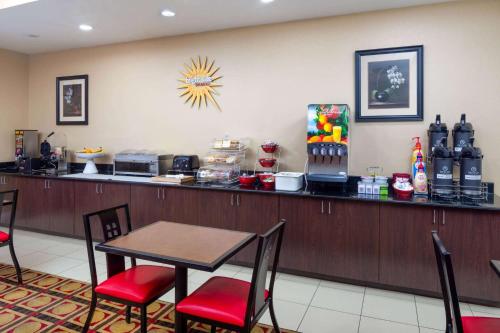 La Quinta Inn & Suites by Wyndham Macon West