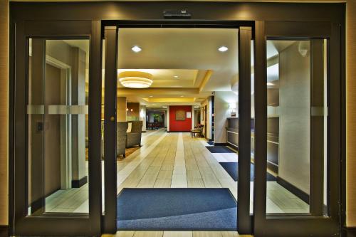 Holiday Inn Express & Suites Springfield, an IHG Hotel in Springfield, USA