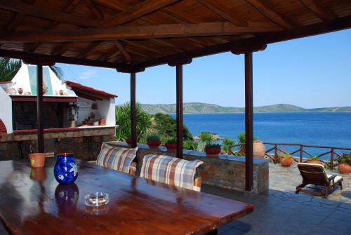 Vila Elena 1astoning view in Steni Vala Alonissos