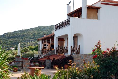 Vila Elena 1astoning view in Steni Vala Alonissos