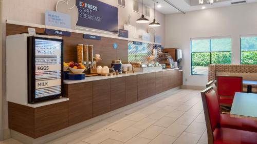 Holiday Inn Express Hotel & Suites Newton Sparta By IHG - 식음료(F&B)
