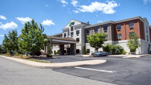 Holiday Inn Express Hotel & Suites Newton Sparta, an IHG hotel - Newton