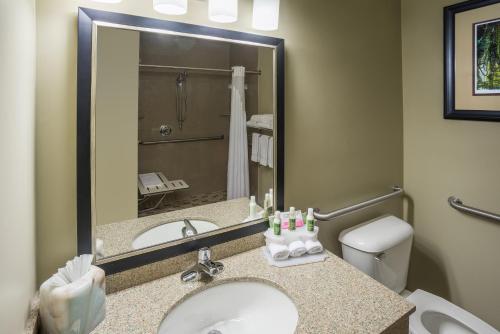 Holiday Inn Express Hotel & Suites St. Paul - Woodbury, an IHG Hotel