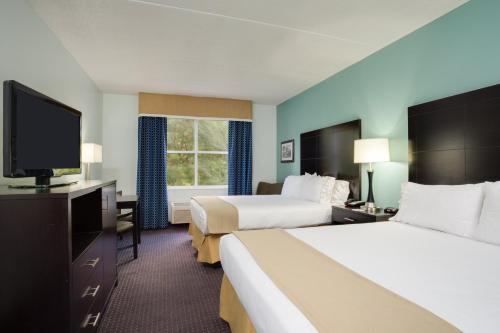 Holiday Inn Express Hotel & Suites Plant City an IHG Hotel - main image