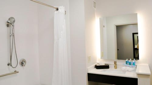 Holiday Inn Express & Suites Kingston-Ulster an IHG Hotel - image 7