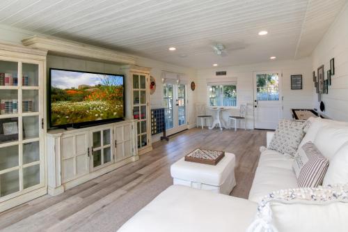 New Listing! Opulent Villa with Hot Tub Guest Suite home - image 2