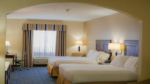 Holiday Inn Express Hotel & Suites Pampa Room Type - 2 Queen Beds Suite Sofa Bed