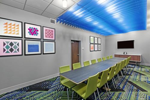 Holiday Inn Express and Suites Chanute By IHG - 회의실/연회장