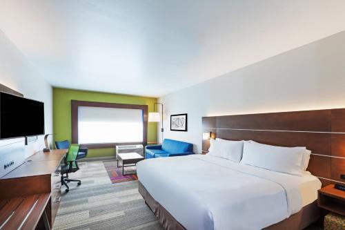 Holiday Inn Express and Suites Chanute, an IHG Hotel