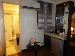 Silver Oaks Suites & Hotel, Манила (фото 10)