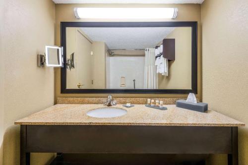 La Quinta by Wyndham Summersville - image 5