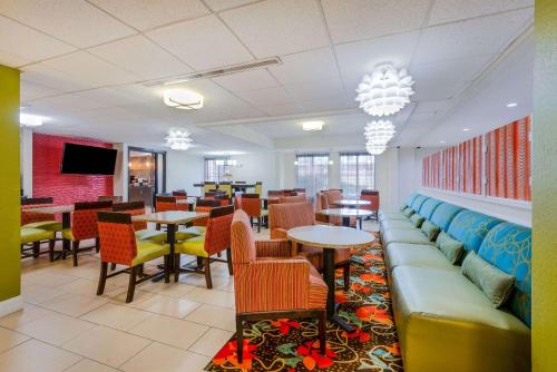 La Quinta Inn & Suites/New River Gorge National Park