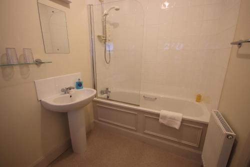 Bathroom, Inglestone House Guest House in Kelso