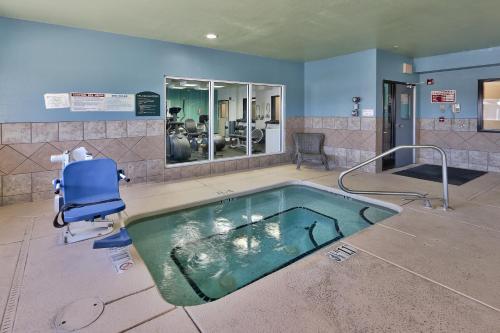 Holiday Inn Express & Suites Portales an IHG Hotel - image 6