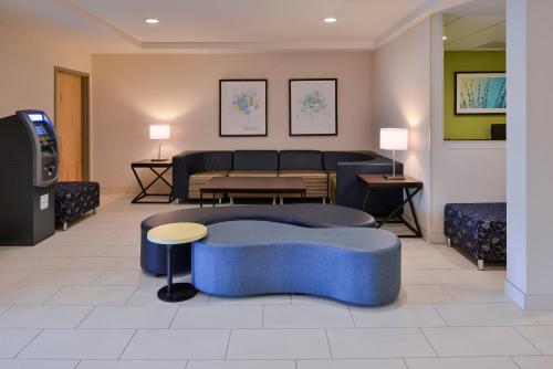 Lobby, Holiday Inn Express and Suites West Ocean City in West Ocean City