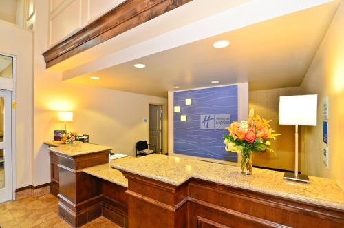 Holiday Inn Express & Suites - Williston, an IHG Hotel