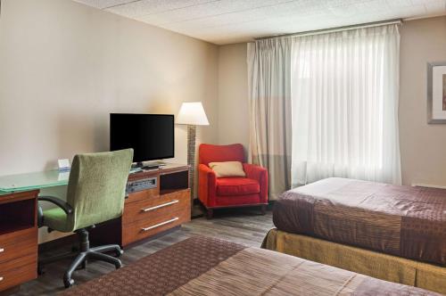 Fairmount Inn & Suites - Stroudsburg, Poconos