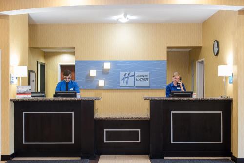 Holiday Inn Express and Suites Lafayette East, an IHG Hotel