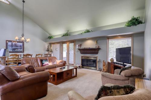 Big Leaf 33 | Discover Sunriver - image 4