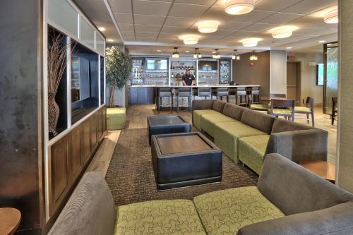 Pub/Lounge, Holiday Inn & Suites Albuquerque-North I-25 By IHG near La Luz Trail