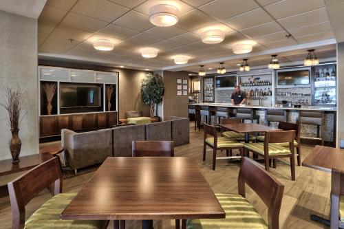Pub/Lounge, Holiday Inn & Suites Albuquerque-North I-25 By IHG near La Luz Trail
