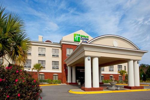 Exterior view, Holiday Inn Express Hotel & Suites Quincy I-10 in Quincy (FL)