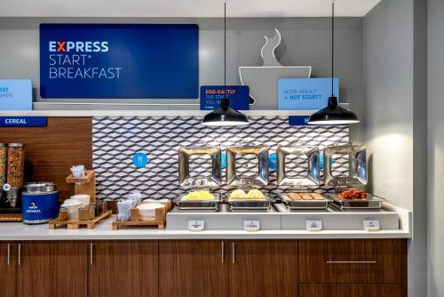 Holiday Inn Express & Suites Santa Ana - Orange County, an IHG Hotel in Santa Ana, USA
