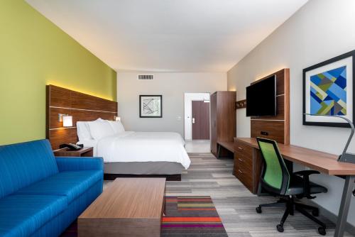 Holiday Inn Express & Suites Santa Ana - Orange County, an IHG Hotel