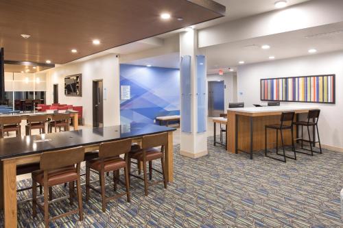 Holiday Inn Express & Suites - Rapid City - Rushmore South, an IHG Hotel