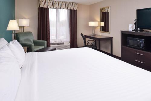 Holiday Inn Express Hotel & Suites Youngstown - North Lima/Boardman, an IHG Hotel