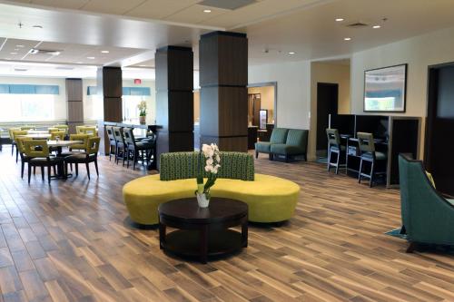 Holiday Inn Express & Suites - Hendersonville SE - Flat Rock, an IHG Hotel