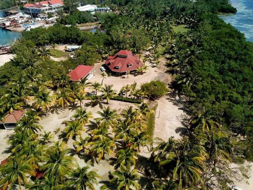 A környék, Sea Eye Hotel - Sunset Building in Utila