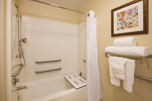 Holiday Inn Express & Suites - Sharon-Hermitage, an IHG Hotel