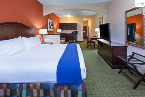 Holiday Inn Express Hotel & Suites Henderson - Traffic Star, an IHG Hotel