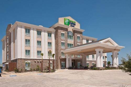 . Holiday Inn Express Hotel and Suites Pearsall by IHG