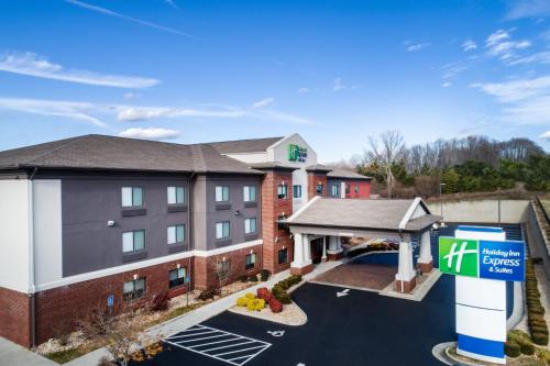 Holiday Inn Express & Suites Rocky Mount Smith Mountain Lake, an IHG Hotel