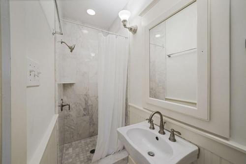 Bourbon Breeze by Five Star Properties - image 2