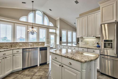 CORAL SHORES by Bliss Beach Rentals - image 4