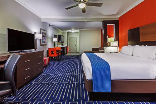 Holiday Inn Express Hotel and Suites Houston East, an IHG Hotel - image 11