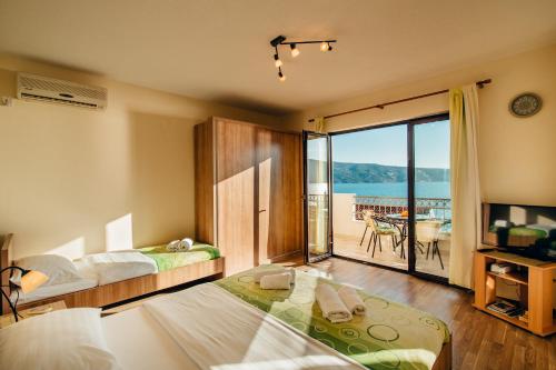 Shared lounge/TV area, Apartmani Konjevic - Savina in Savina Monastery