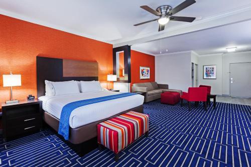 Holiday Inn Express Hotel and Suites Houston East, an IHG Hotel - image 4