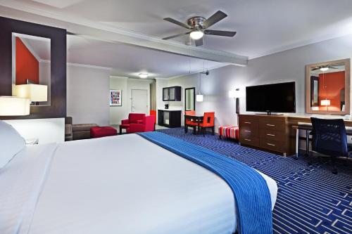 Holiday Inn Express & Suites Houston East, by IHG in Cloverleaf