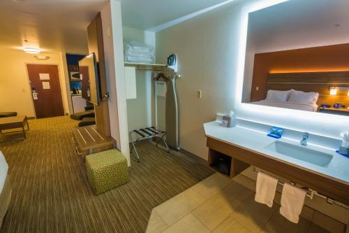 Holiday Inn Express Hotel & Suites Pasco-TriCities, an IHG Hotel