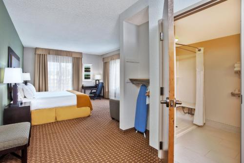 Holiday Inn Express Hotel and Suites Harrington - Dover Area By IHG