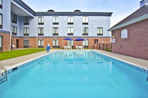 Holiday Inn Express Hotel and Suites Harrington - Dover Area By IHG - 수영장