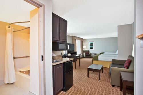 Holiday Inn Express Hotel and Suites Harrington - Dover Area By IHG