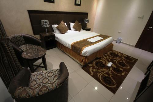 Guestroom, Al Thanaa Alraqi Furnished Apartments in Falastin Area