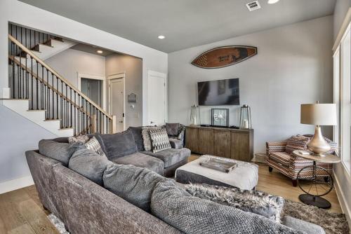Gulf Breeze by Five Star Properties - main image
