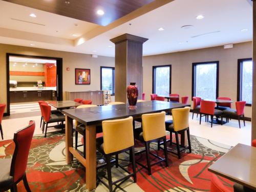 Holiday Inn Express & Suites Plymouth - Ann Arbor Area