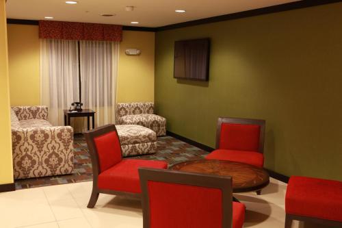 Holiday Inn Express and Suites Detroit North-Troy, an IHG Hotel